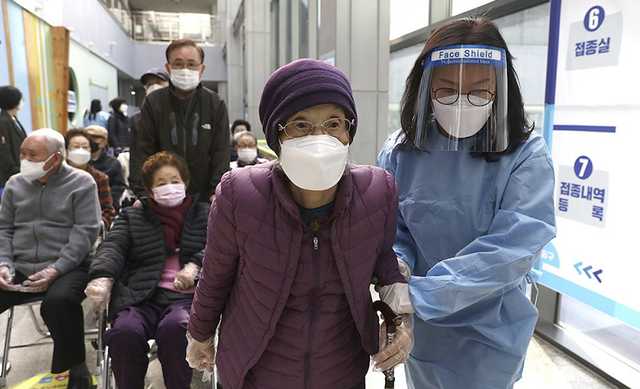 Южная Корея бьет ежедневный рекорд по COVID второй день подряд