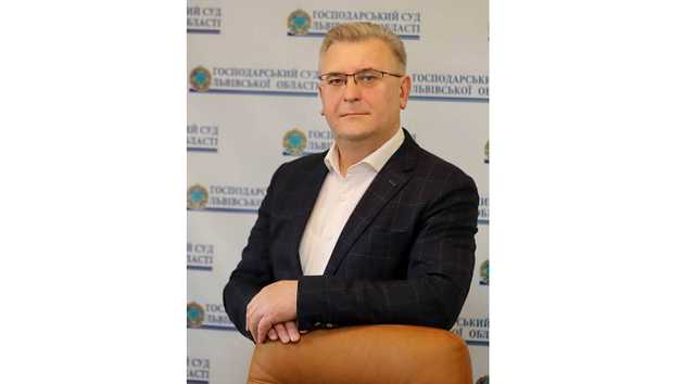 Глава Хозсуда Львовской области строит большой частный дом