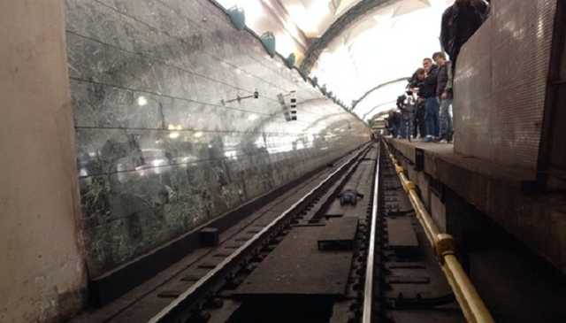 В метро Киева произошел коллапс из-за падения человека на пути