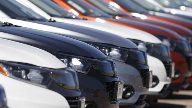 Украинцы будут бесплатно отдавать машины государству