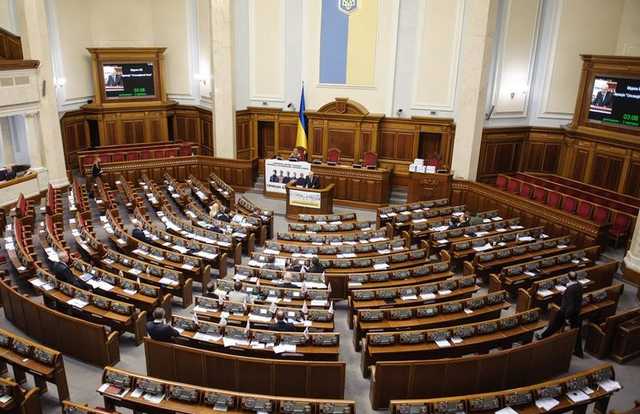 Рада в два раза повысила зарплаты помощникам нардепов