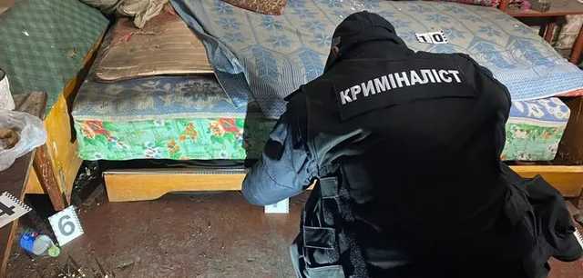 В Одесской области мужчина зарезал человека и спрятал труп в диване