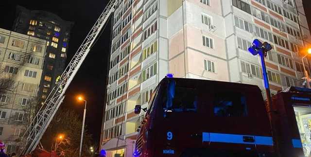 В Киеве горела многоэтажка: пришлось эвакуировать три десятка человек