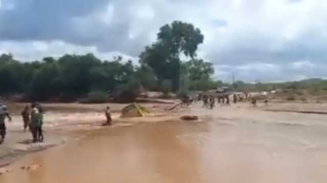 В Кении упал в реку ехавший на свадьбу автобус. Погибли 23 человека