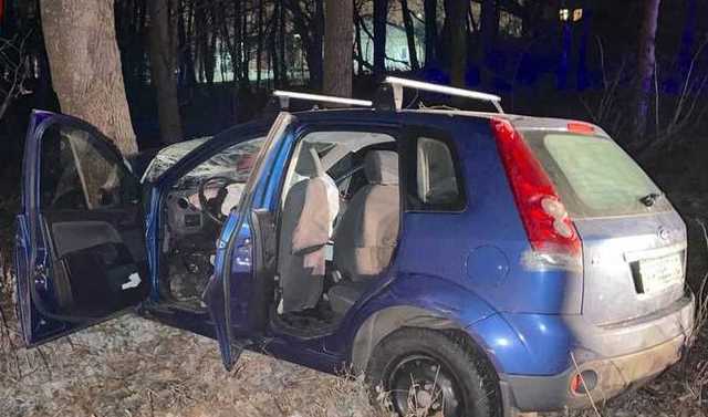 В Киеве 66-летний водитель вылетел с Окружной и уничтожил машину