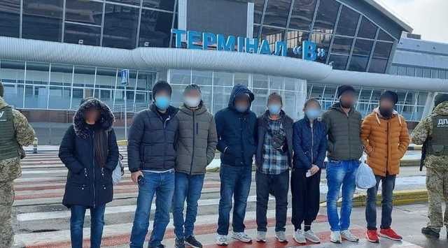 В течение недели из Украины выдворено более 30 нелегалов, - МВД