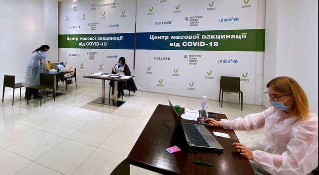 Центры вакцинации будут работать в рождественские праздники