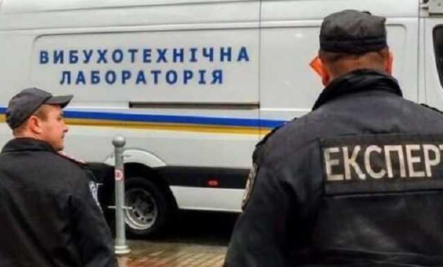 Массовое минирование в Харькове: полиция проверила шесть школ на наличие взрывчаток