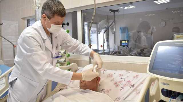 Тело покрылось осколками: в Днепре спасают героя, которого привезли из Донбасса