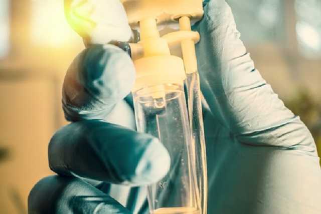 В Одессе школьница выпила "коктейль" колы с антисептиком и попала в больницу