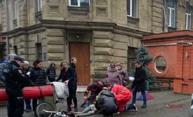 В Одессе авто жестко сбило 11-летнего школьника на велосипеде