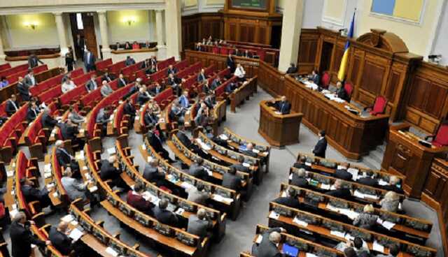 В Раде хотят разрешить 16-летним украинцам вступать в партии и баллотироваться в мэры