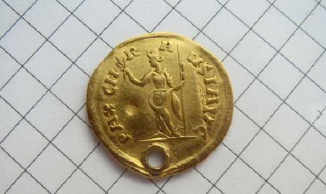 В Украине монету продают по цене квартиры в Киеве: как она выглядит