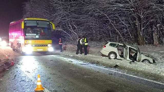 На Тернопольщине не разминулись рейсовый автобус и иномарка: много пострадавших