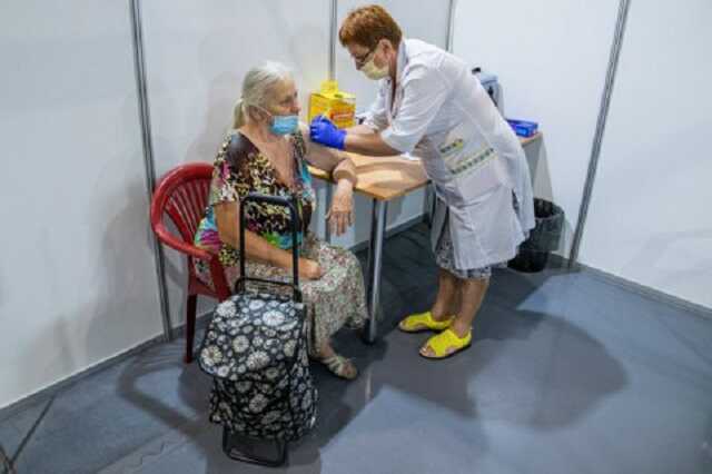 В Словакии выплатят по 300 евро вакцинированным старше 60 лет