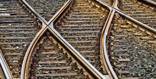 В Днепре возле железнодорожной станции нашли тело мужчины: первые детали трагедии