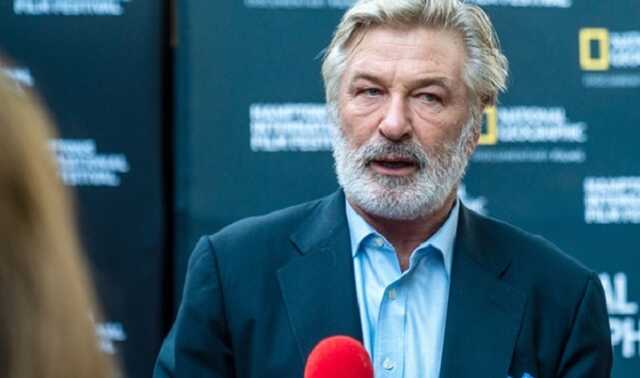 Алек Болдуин обратился к фанатам из-за фильма "Ржавчина" и убийства Гатчинс