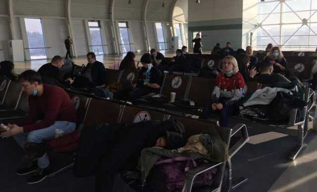 Путешественники застряли во львовском аэропорту из-за погоды