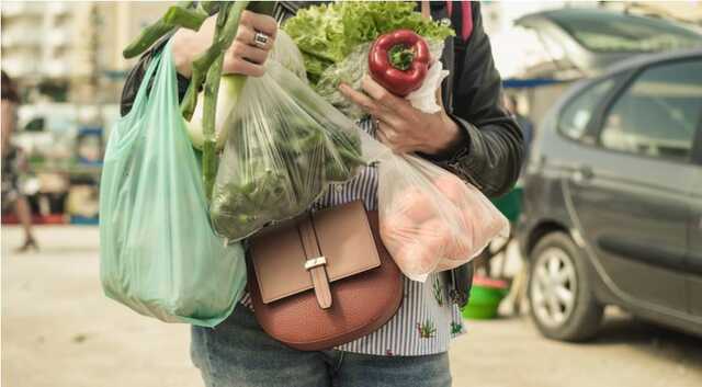 "Этот народ не победить": как украинцы обходят ограничения по полиэтиленовым пакетам