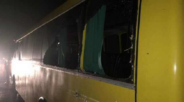 Бревно с лесовоза влетело в маршрутку с людьми под Ривне