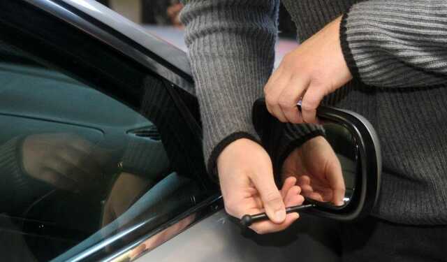 Одесские патрульные задержали похитителя автомобильных зеркал