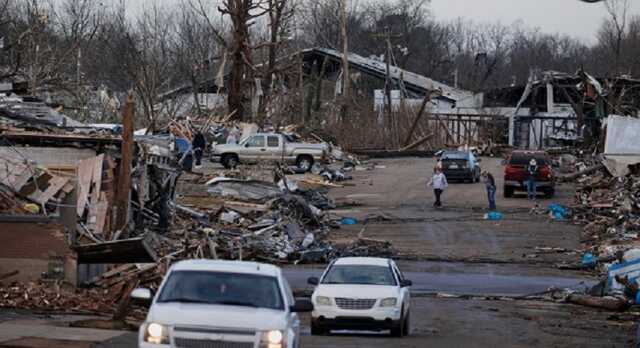 Байден поручил оказать помощь пострадавшим от торнадо штатам