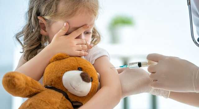 «Есть несколько соображений»: доктор Комаровский высказался о вакцинации детей против коронавируса