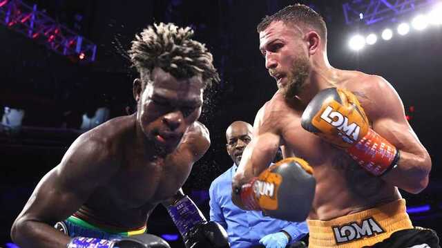 Василий Ломаченко эффектно победил Ричарда Комми