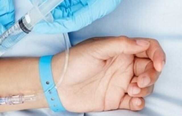 У Тернополі 10-річна дівчинка впала і знепритомніла: її рятують медики