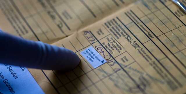 В Украине за неделю открыли 100 уголовных производств за подделку COVID-документов