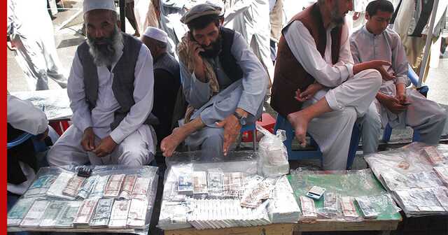 Правительство Афганистана запретило хождение в стране всех иностранных валют