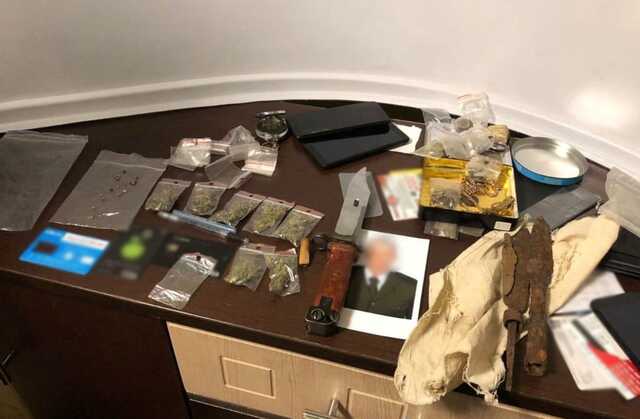 В Шепетовке военнослужащий торговал наркотиками