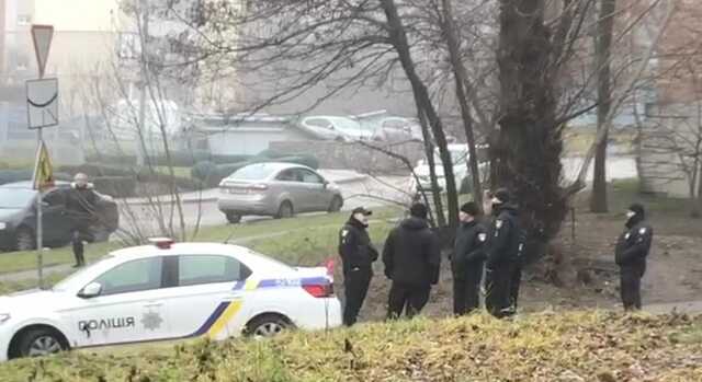 Why is the National Police guarding the illegal construction of the "overseer" Komarnytskyi in Solomianskyi Park, Kyiv?