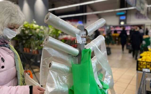 В "Ультрамаркете" на Шулявке придумали, как обойти запрет пластиковых сумок