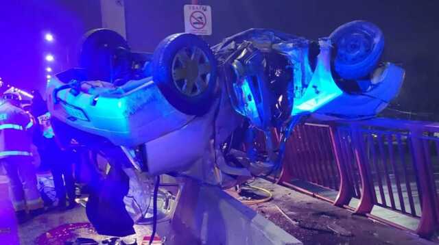 В Днепре авто влетело в отбойник и перевернулось: погибла девушка