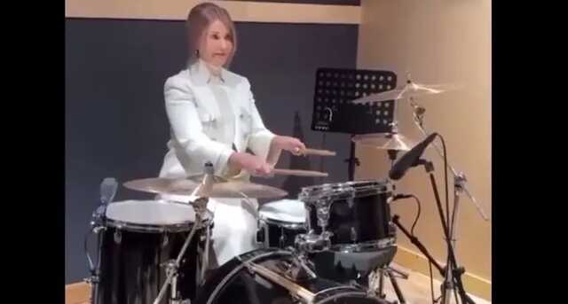 Юлия Тимошенко показала видео, как она играет на барабанах