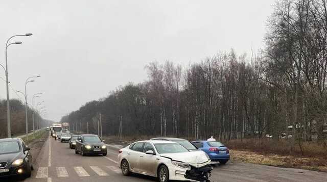 В Харькове такси попало в ДТП, пассажиры от удара вылетели из салона
