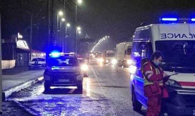 На Житомирской трассе грузовики одновременно сбили насмерть двух человек