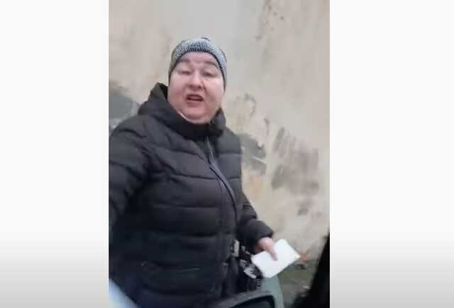 Кидалися камінням у командирку ЗСУ: в Одесі пенсіонери нападають на військових