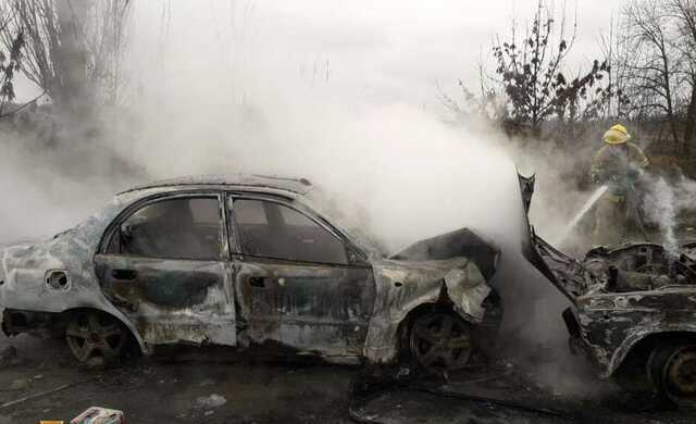 На Днепропетровщине после столкновения загорелись автомобили: есть пострадавшие