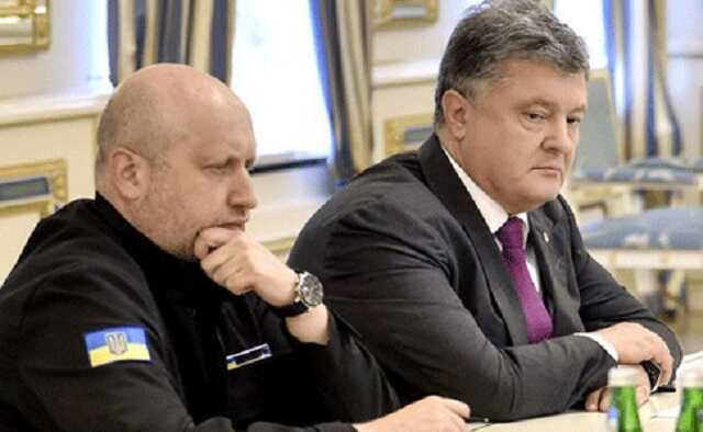 Турчинов: Порошенко будет ходить на допросы, когда вернется из-за границы
