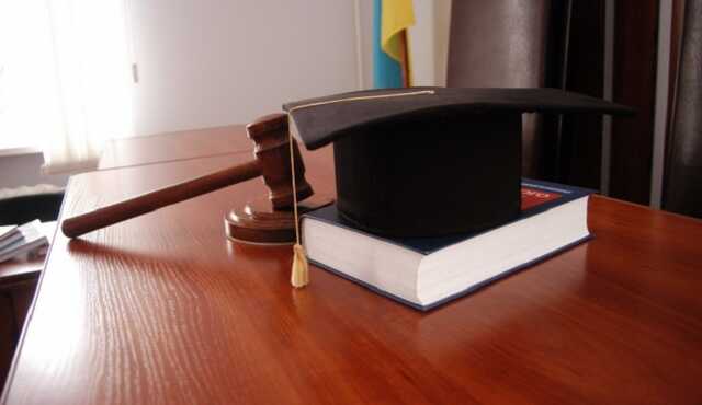 В Полтаве участник дела ворвался в кабинет к судье