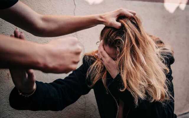 В Ровно семиклассник жестоко избил сверстницу