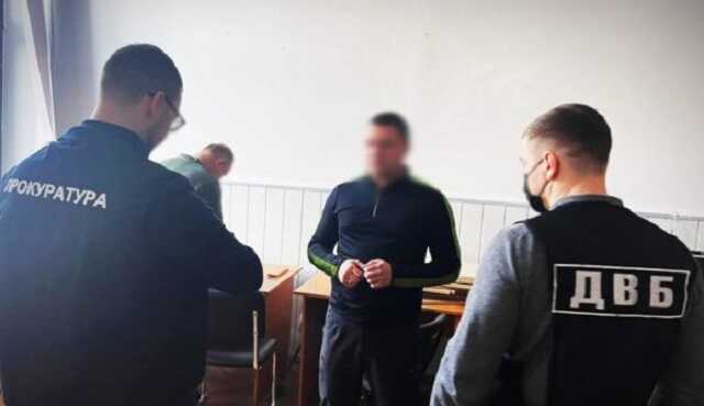 В Харькове инспектор продавал “права“ за 10 тыс грн