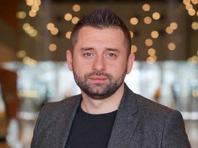 Арахамия прилетел на форум "Слуг народа" на частном самолете