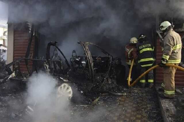 Вспыхнул аккумулятор: в Днепре из-за Tesla сгорел особняк