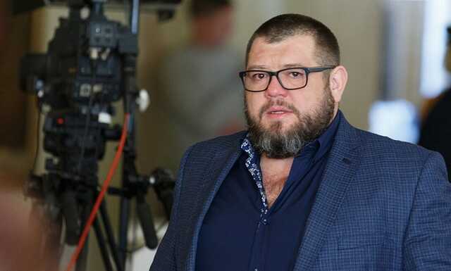 Нардеп Галушко, материвший патрульных, путается в своем автотранспорте