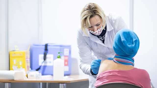 Бустерная доза должна продлевать срок действия COVID-сертификата, - Кузин