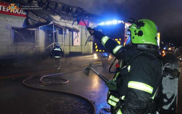 В Харькове вспыхнул масштабный пожар в офисном здании