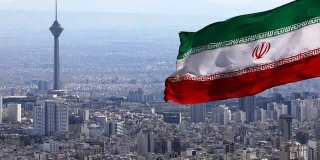 Иран провел военные учения и назвал их "предупреждением" для Израиля